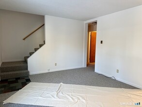 22 Dartmouth Dr in Groton, CT - Building Photo - Building Photo