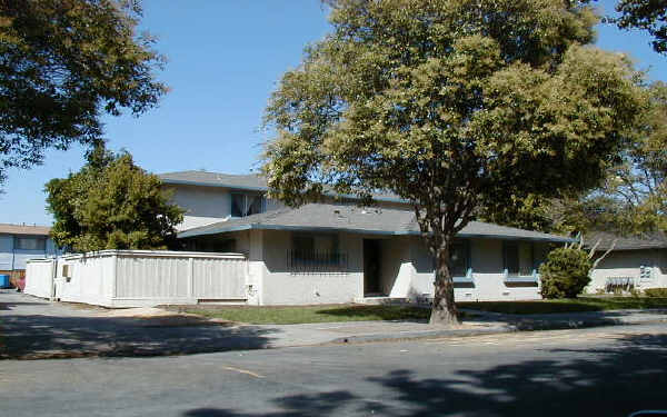 755 W Valley Dr in Campbell, CA - Building Photo - Building Photo