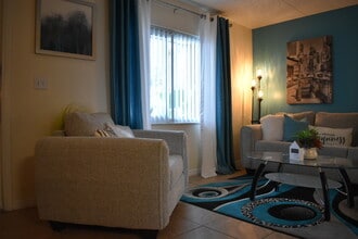 Crescent Lane in St. Petersburg, FL - Building Photo - Building Photo