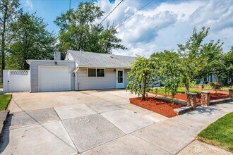 9 Regent Ct in Edison, NJ - Building Photo - Building Photo