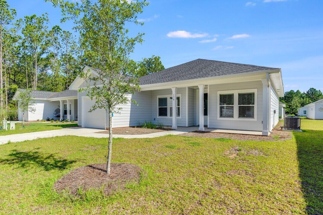 170 Bradford Ct in Freeport, FL - Foto de edificio