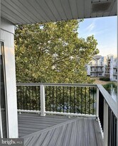 20579 Snowshoe Square in Ashburn, VA - Building Photo