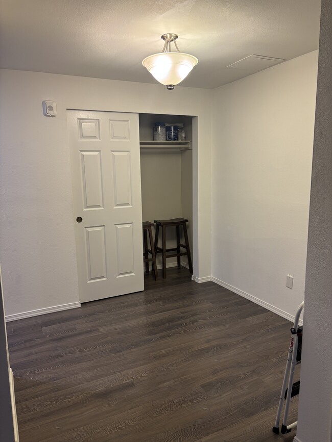 22831 30th Ave S, Unit 105 in Des Moines, WA - Foto de edificio - Building Photo