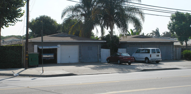 501 N Grand Ave in Santa Ana, CA - Foto de edificio - Building Photo