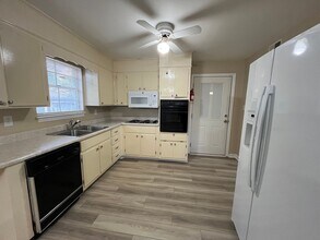 201 Providence Dr in Savannah, GA - Building Photo - Building Photo