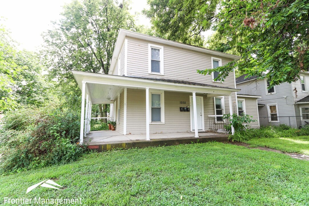 1001 Osage St in Manhattan, KS - Building Photo