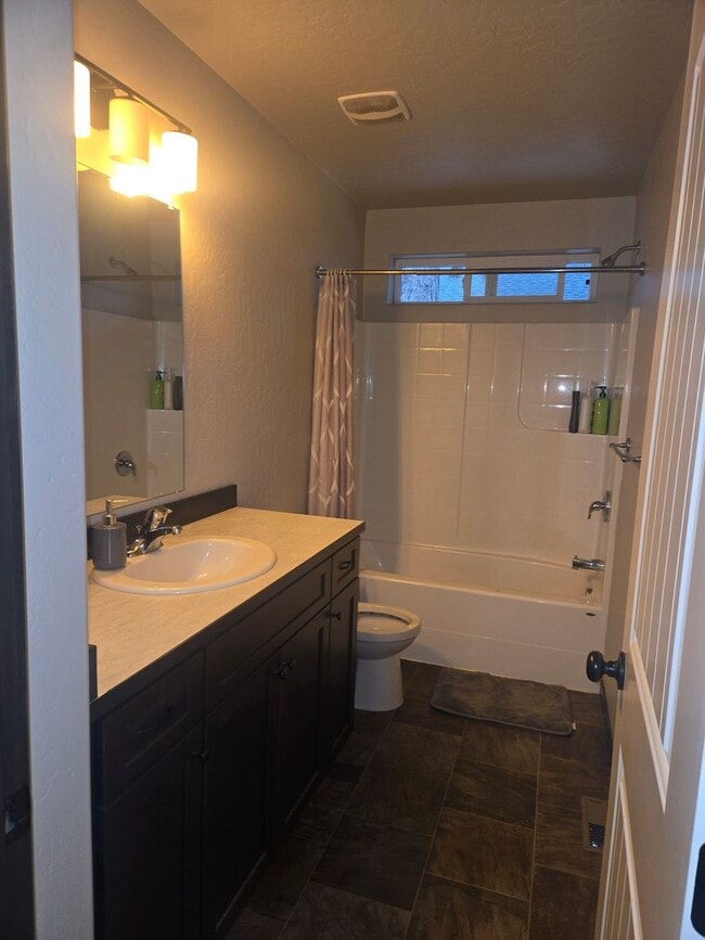 5816 W Washington St in Spirit Lake, ID - Building Photo - Building Photo