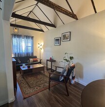 1623 Campus Rd, Unit B - Fully Furnished in Los Angeles, CA - Building Photo - Building Photo
