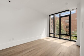 429 Kent Ave in Brooklyn, NY - Building Photo - Building Photo