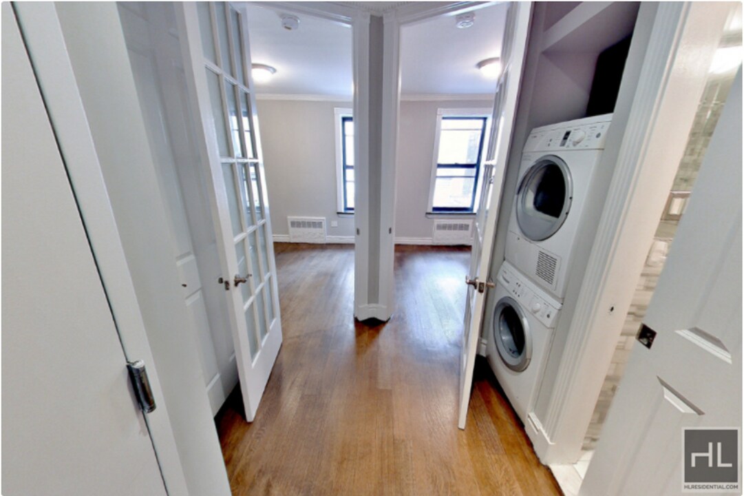 1373 1st Ave in New York, NY - Building Photo