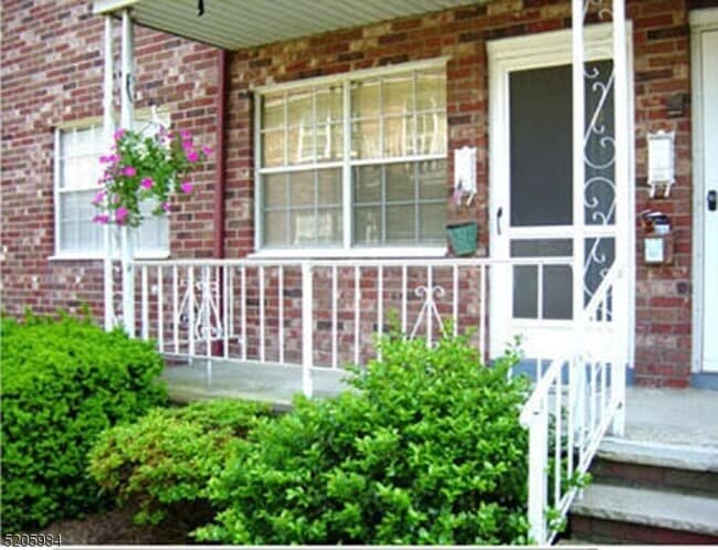 800 Old Springfield Ave in Summit, NJ - Building Photo - Building Photo