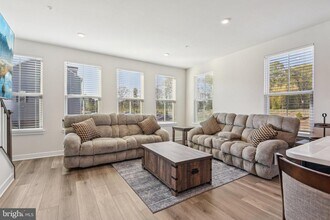 133 Woodgate Cir in Pasadena, MD - Building Photo - Building Photo