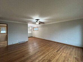 30021 Oakdale Rd in Willowick, OH - Building Photo - Building Photo