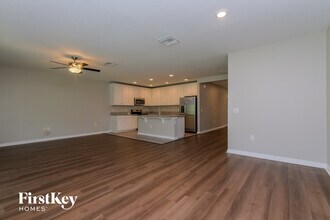 18750 Alfaro Loop in Spring Hill, FL - Foto de edificio - Building Photo