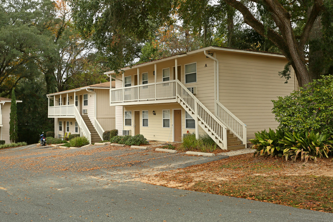 Valencia Apartments in Tallahassee, FL - Building Photo