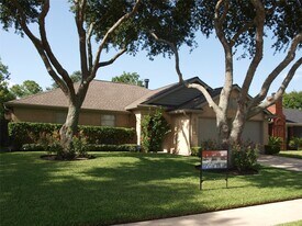 4027 Avanti Dr in Pearland, TX - Building Photo