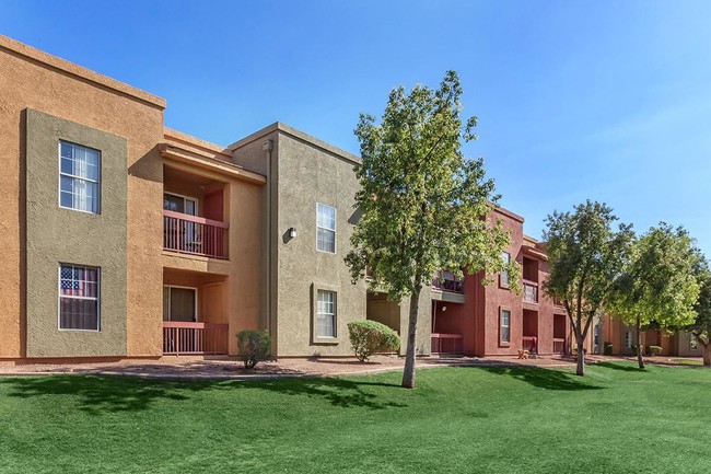 San Giovanni Apartments in Phoenix, AZ - Building Photo - Building Photo