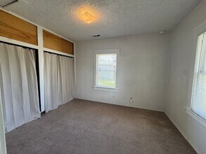 1553 NW Calkins Ave in Roseburg, OR - Building Photo - Building Photo