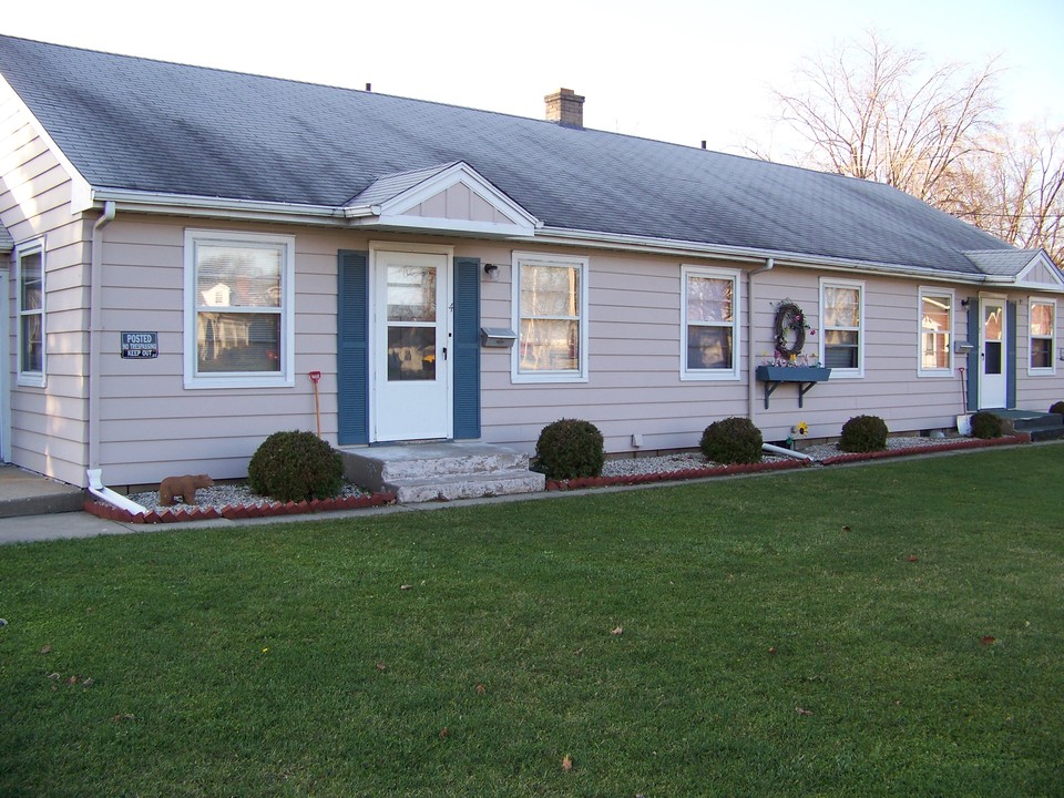 529 Olive Ct, Unit 2 in Loves Park, IL - Foto de edificio