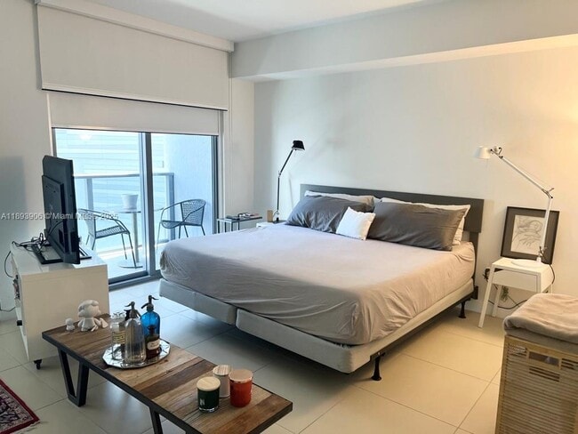 31 SE 6th St, Unit 1003 in Miami, FL - Foto de edificio - Building Photo