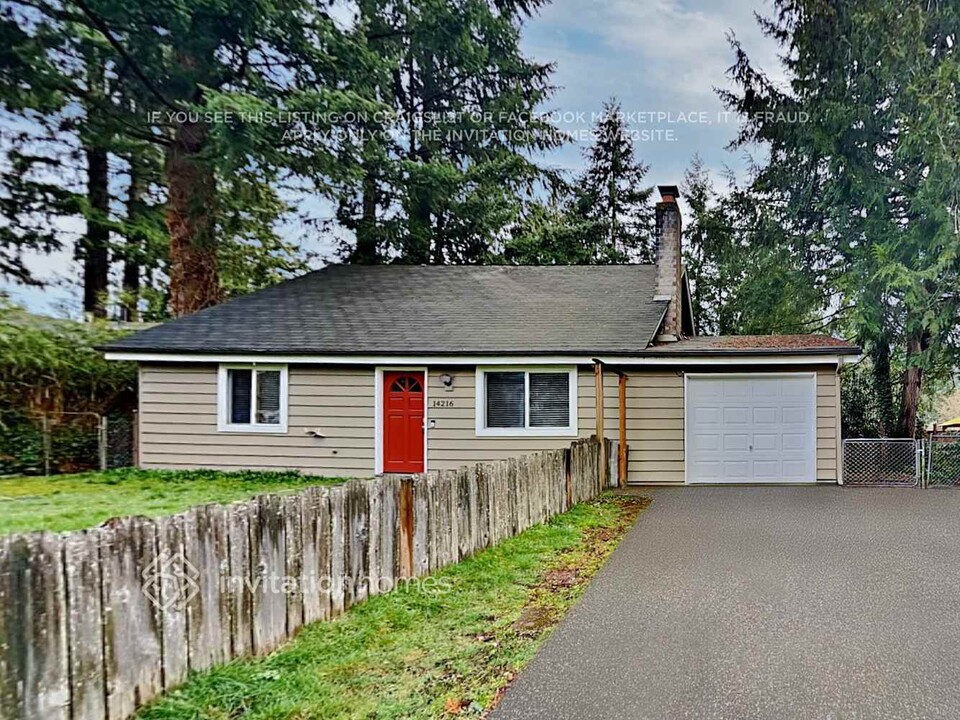 14216 76th Pl NE in Kirkland, WA - Building Photo