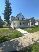 1429 E St in Lincoln, NE - Building Photo