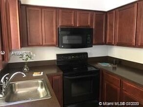 7680 Westwood Dr in Tamarac, FL - Building Photo - Building Photo