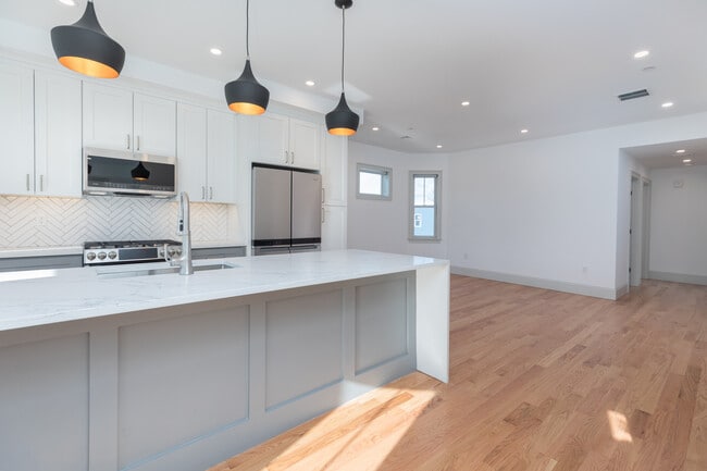 16 Church St, Unit 2
