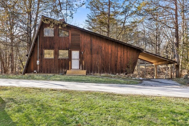 property at 304 Lake Lodge Dr