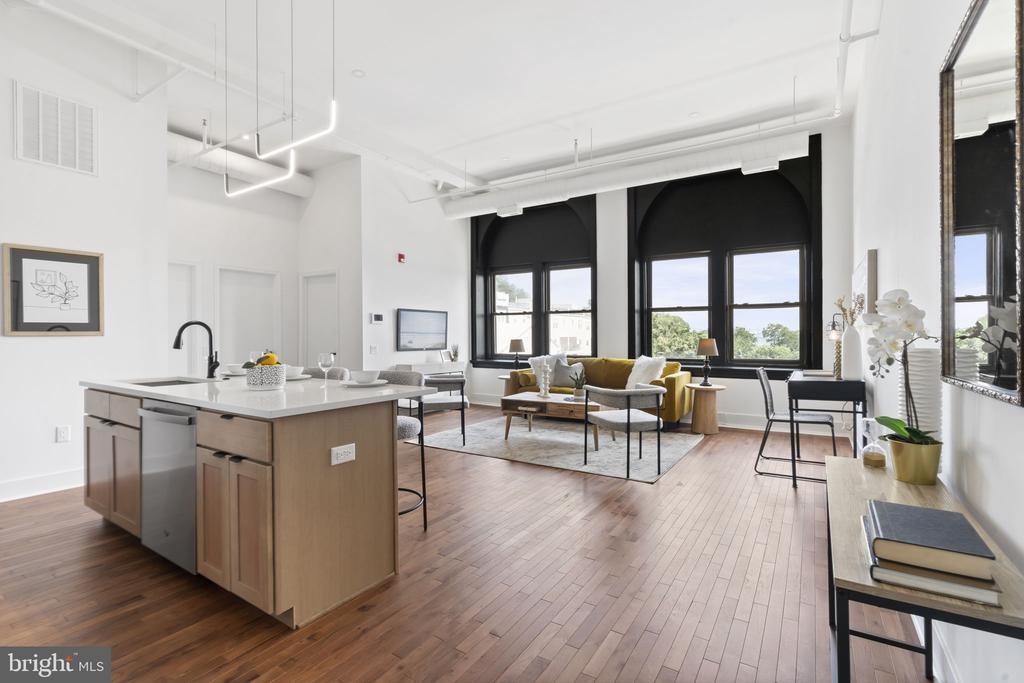 240 Hermitage St in Philadelphia, PA - Building Photo