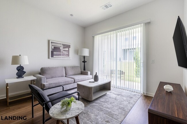 515 Corso Ln, Unit 904