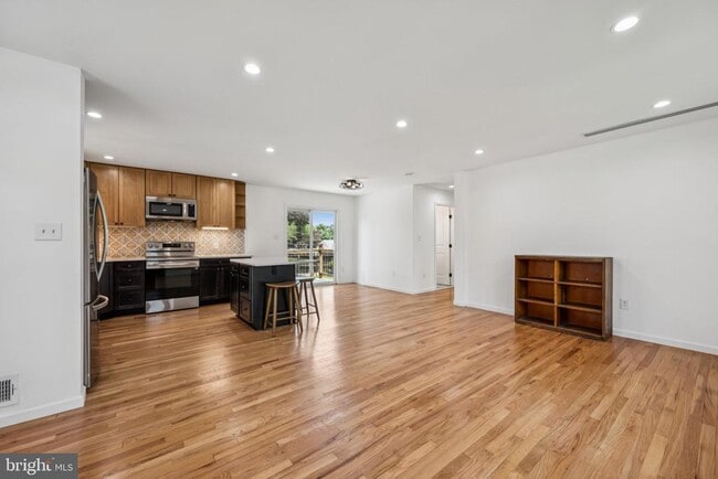 1006 Gilbert Rd in Rockville, MD - Building Photo - Building Photo