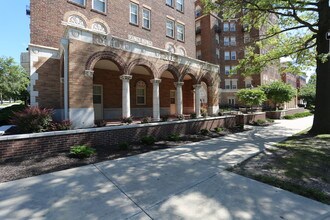 Bainbridge Apartments in Kansas City, MO - Building Photo - Building Photo