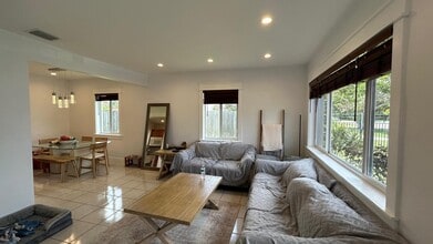 6790 SW 18th St in Miami, FL - Building Photo - Building Photo