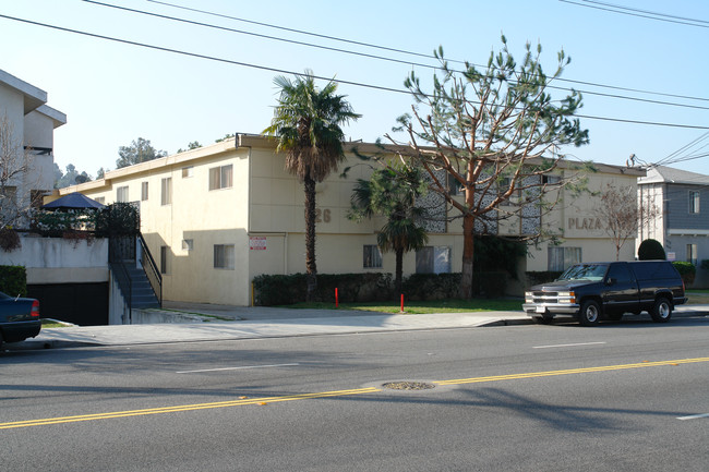 Plaza Apartments in Glendale, CA - Building Photo - Building Photo