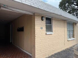 153 E Baylor St in San Antonio, TX - Building Photo