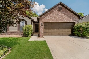9413 N Bayfield Dr in McCordsville, IN - Building Photo