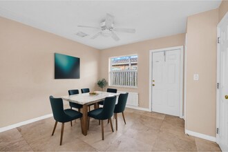 740-748 NE 13th Court in Fort Lauderdale, FL - Foto de edificio - Building Photo