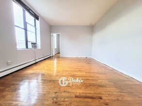 23-34 28th Avenue, DG5 in Queens, NY - Building Photo - Building Photo