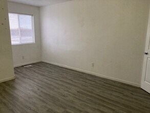 2923 W Louise St, Unit 3 in Grand Island, NE - Building Photo - Building Photo