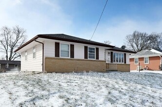 3300 Bel Aire Rd in Des Moines, IA - Building Photo - Building Photo