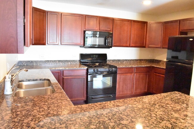 8255 Skokie Blvd in Skokie, IL - Building Photo - Building Photo