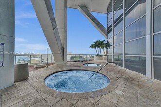 888 Biscayne Blvd, Unit 3712 in Miami, FL - Building Photo - Building Photo
