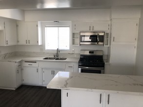 303 Center St, Unit 2 in El Segundo, CA - Building Photo - Building Photo