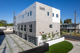 5655 Hazeltine Ave in Van Nuys, CA - Building Photo - Building Photo