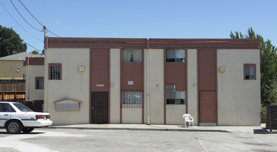 2402 E 27th St in Oakland, CA - Building Photo - Building Photo