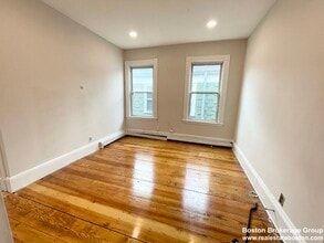 276 E Cottage St in Boston, MA - Building Photo - Building Photo