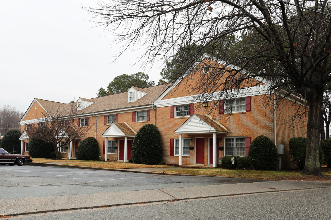 Julia Ann Townhomes in Williamsburg, VA - Foto de edificio