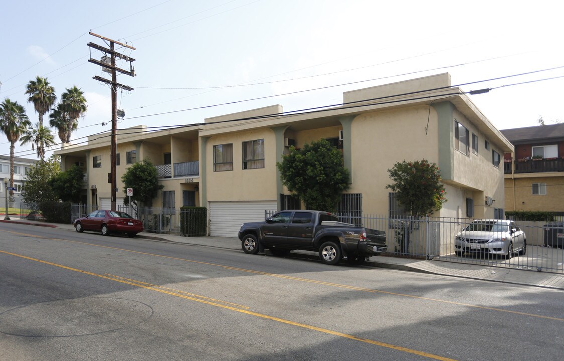 1524-1528 N Bronson Ave in Los Angeles, CA - Building Photo