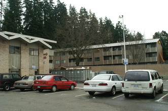 Beverly Hills Apartments in Everett, WA - Building Photo - Building Photo